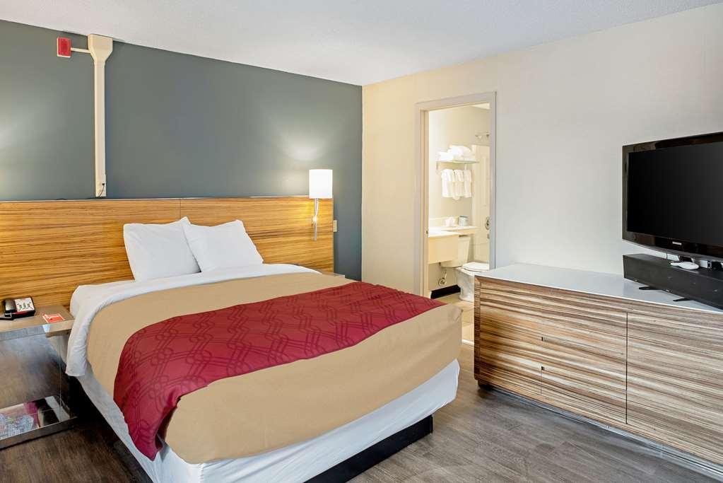Quality Inn Frontier At Us Hwy 30 Clinton Room photo